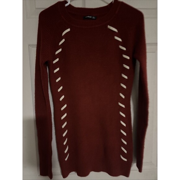 Patty Boutik Women Red Pullover Sweater Large with stitching design - Picture 2 of 4